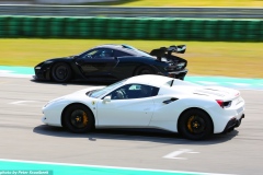 McLaren Senna vs Ferrari 488