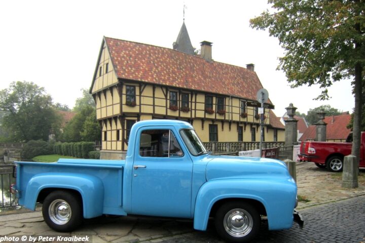 1955-Ford-F100-Pickup-at-2014-International-Racedays-Steinfurt