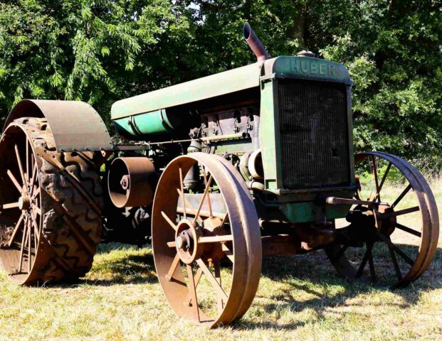 Classic Tractors & Farm Machinery - A Century of Iron, Steam and Diesel 8 1928 Huber Super Four 25-50 historic tractor - photo by Peter Kraaibeek