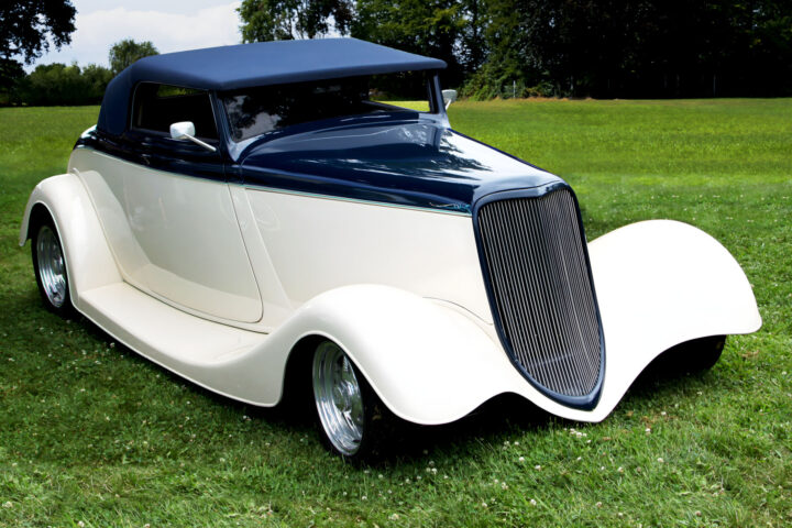 1933 Ford Cabriolet Street Rod - photo by Peter Kraaibeek