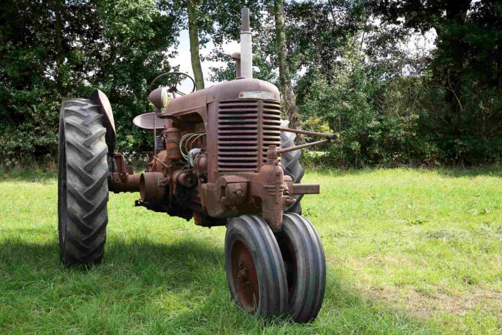 Classic Tractors & Farm Machinery - A Century of Iron, Steam and Diesel 17 1942 J.I. Case SC weathered rusty vintage American tractor — fine art photography by Peter Kraaibeek, Kraaibeek Art Gallery