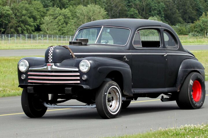 1946 Ford Super Deluxe Coupe Gasser B/G class straight axle - photo by Peter Kraaibeek