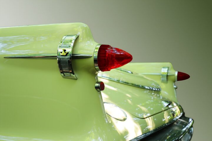 American Tailfins & Taillights 18 1959 Chrysler Imperial Crown gunsight taillight lime green - photo by Peter Kraaibeek