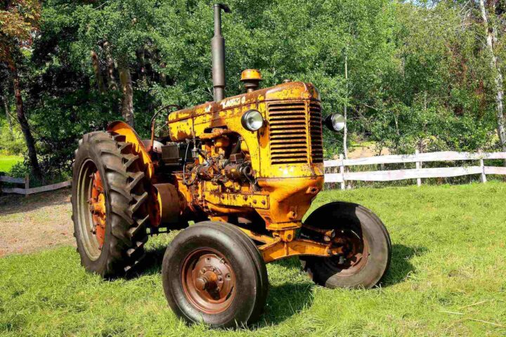 Rusty Vintage Tractors 1 1953 Minneapolis Moline UTS Prairie Gold rusty tractor