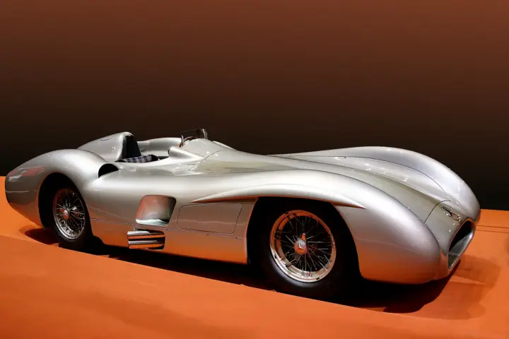 Mercedes W 196 R Streamliner 1 Mercedes-Benz W 196 R Stromlinienrennwagen 1954 silver streamlined Formula 1 race car - fine art photography by Peter Kraaibeek, Kraaibeek Art Gallery
