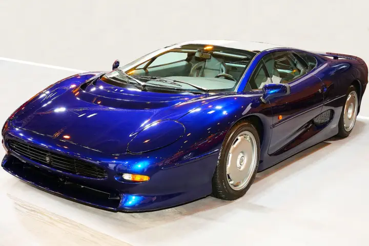 Jaguar XJ220 1993 dark blue front three-quarter view British hypercar