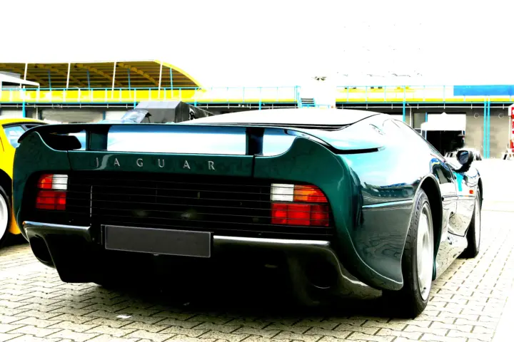 Jaguar XJ220 1994 dark green rear view full-width tail lamp grille and integrated wing