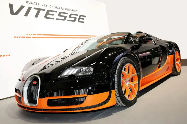 Bugatti Veyron Grand Sport Vitesse: Fastest Roadster 1 Bugatti Veyron Grand Sport Vitesse 2013 black orange front three-quarter view - fine art photography by Peter Kraaibeek, Kraaibeek Art Gallery